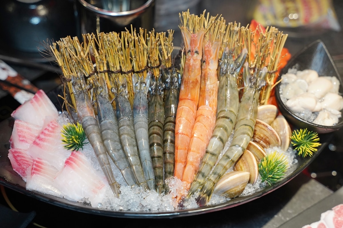【台北小巨蛋美食推薦】韓系夜店風舒適用餐環境 真材實料拼盤套餐 功殿火鍋敦南店