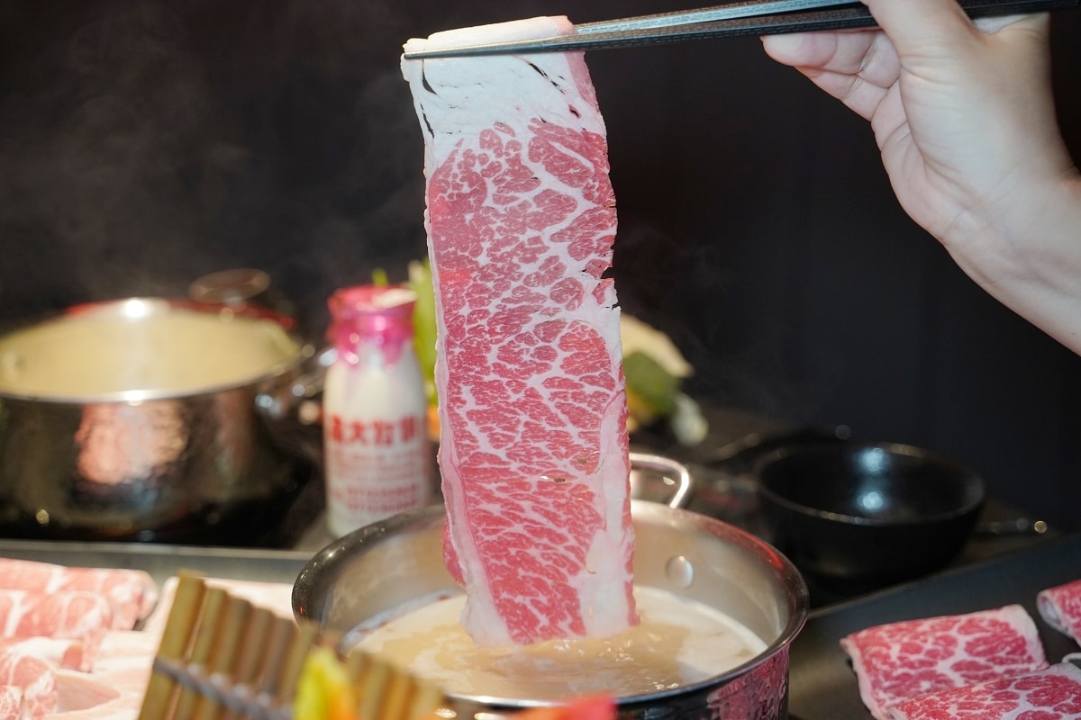 【台北小巨蛋美食推薦】韓系夜店風舒適用餐環境 真材實料拼盤套餐 功殿火鍋敦南店