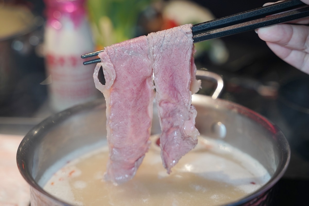 【台北小巨蛋美食推薦】韓系夜店風舒適用餐環境 真材實料拼盤套餐 功殿火鍋敦南店