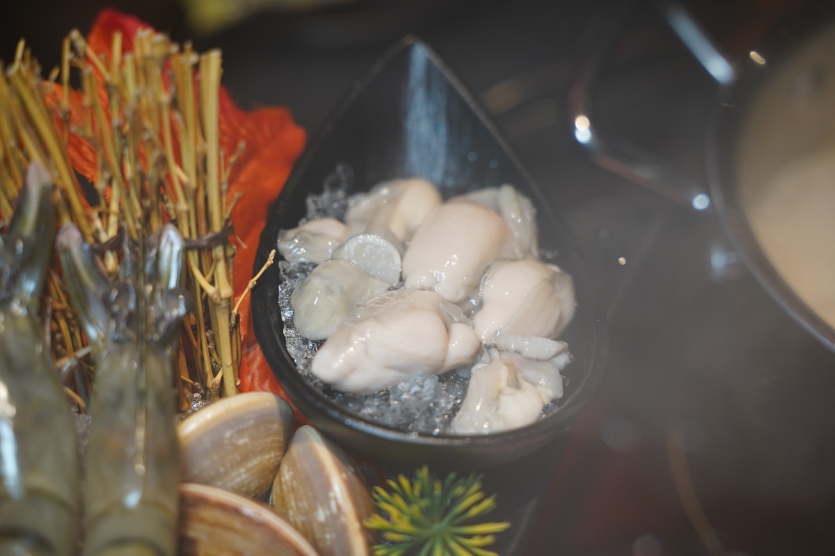 【台北小巨蛋美食推薦】韓系夜店風舒適用餐環境 真材實料拼盤套餐 功殿火鍋敦南店