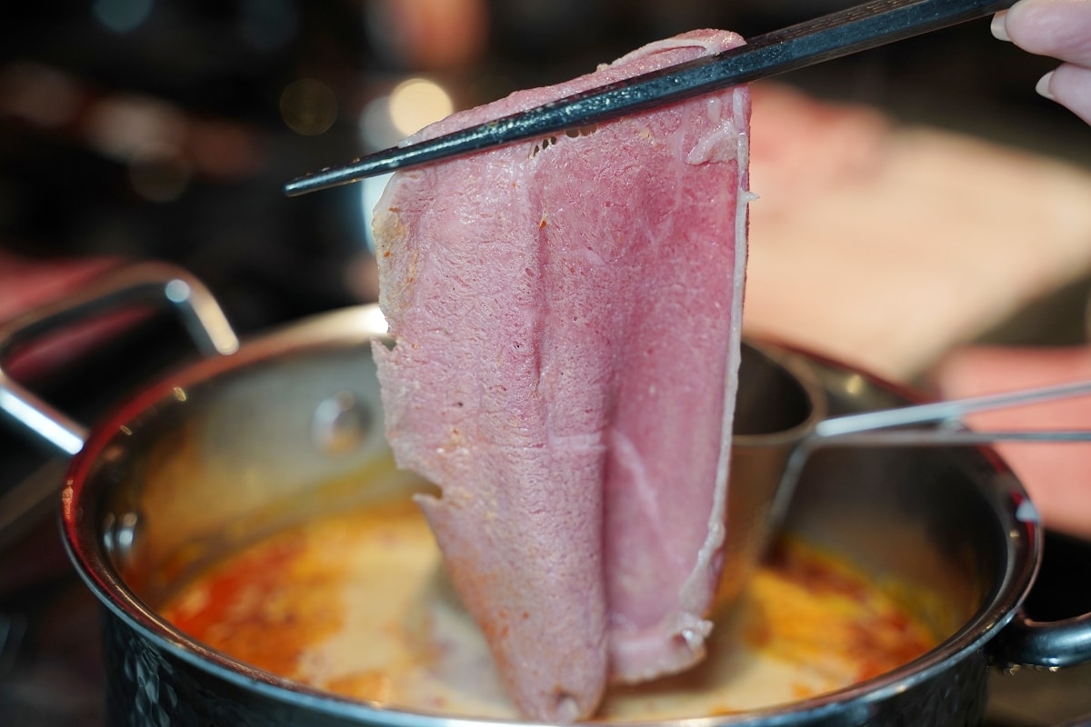 【台北小巨蛋美食推薦】韓系夜店風舒適用餐環境 真材實料拼盤套餐 功殿火鍋敦南店