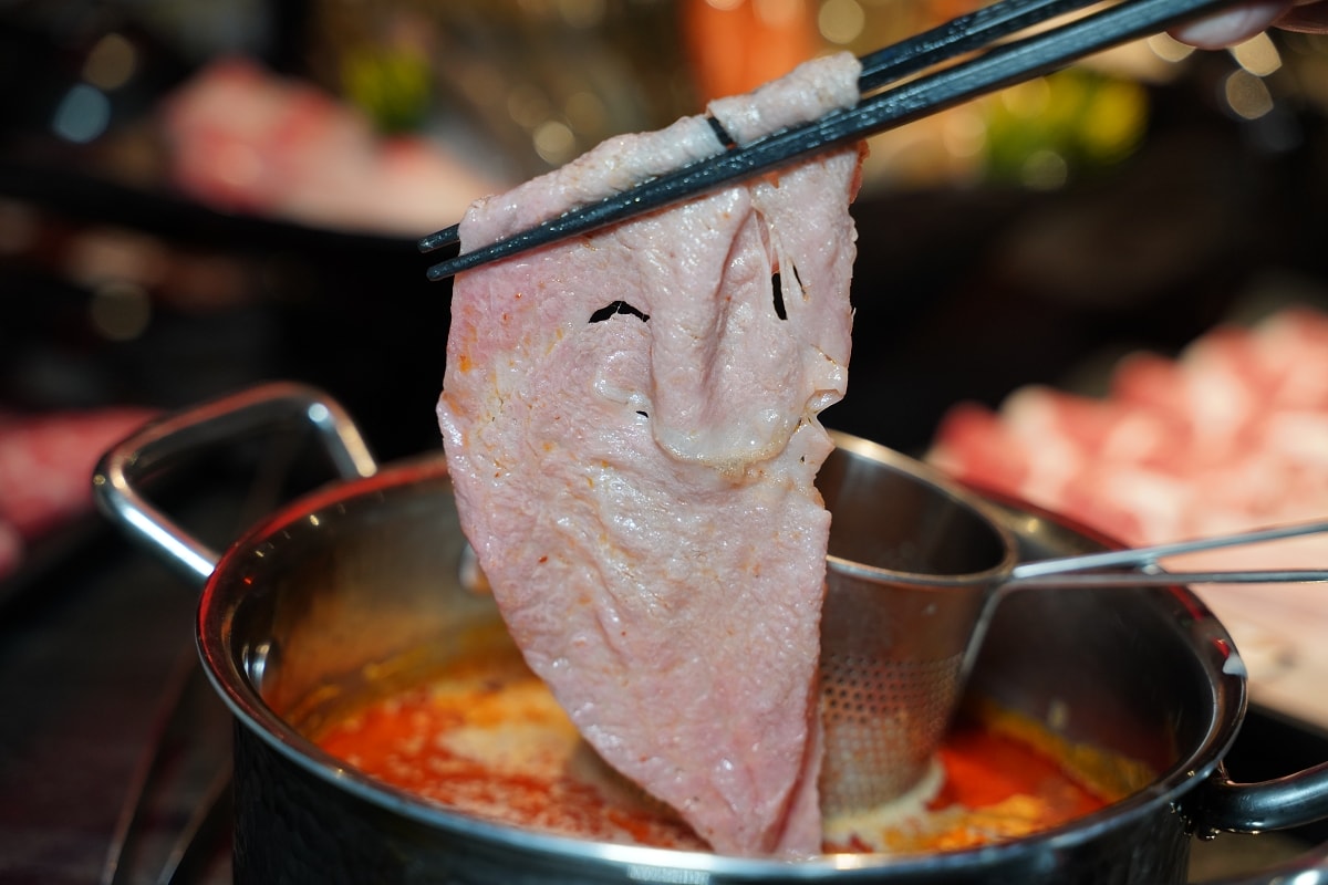 【台北小巨蛋美食推薦】韓系夜店風舒適用餐環境 真材實料拼盤套餐 功殿火鍋敦南店