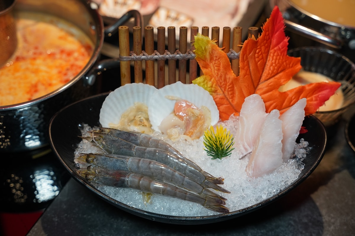 【台北小巨蛋美食推薦】韓系夜店風舒適用餐環境 真材實料拼盤套餐 功殿火鍋敦南店