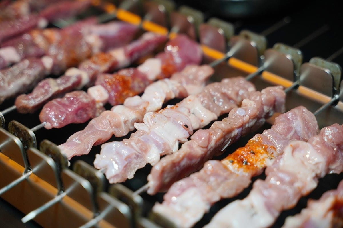 【羊騷殿台北西門町店】自動旋轉燒烤羊肉串 台北西門町聚餐好選擇 麒麟生啤酒無限暢飲喝到飽