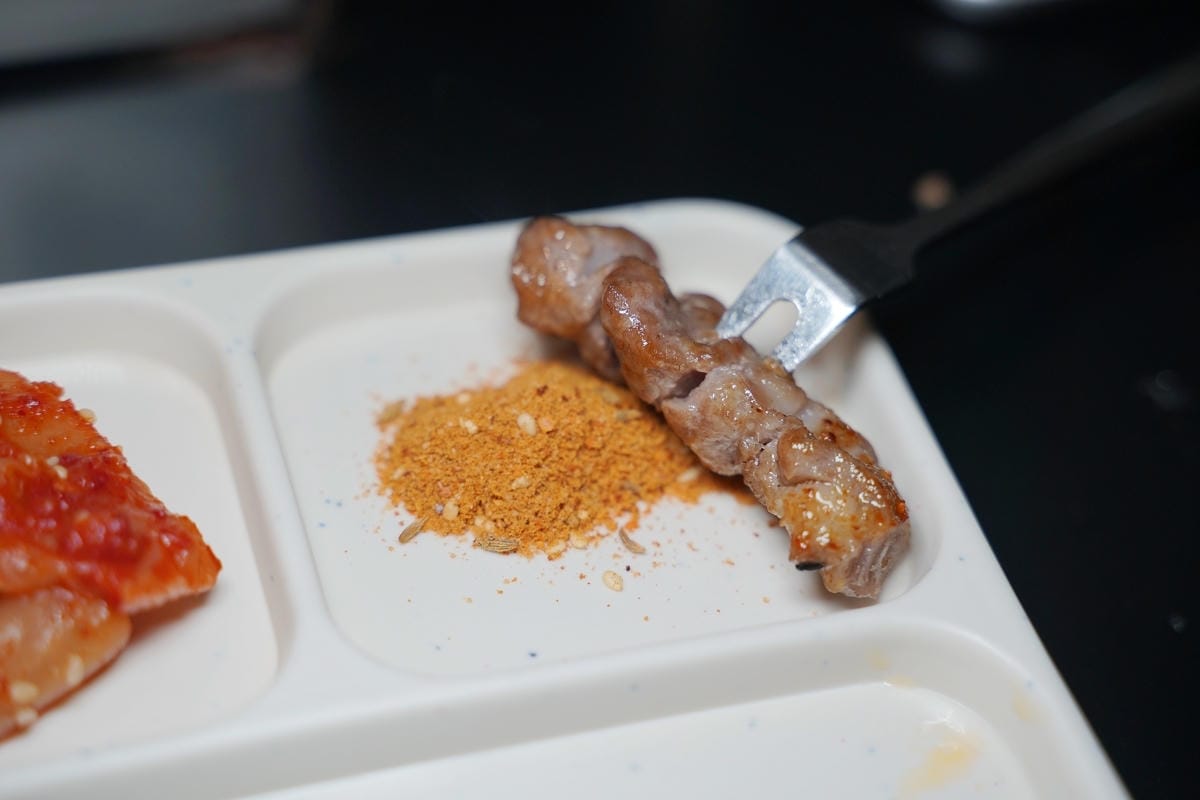 【羊騷殿台北西門町店】自動旋轉燒烤羊肉串 台北西門町聚餐好選擇 麒麟生啤酒無限暢飲喝到飽