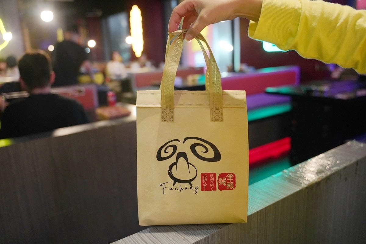 【羊騷殿台北西門町店】自動旋轉燒烤羊肉串 台北西門町聚餐好選擇 麒麟生啤酒無限暢飲喝到飽