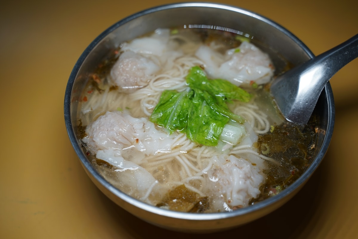 【桃園景福宮美食推薦】桃園在地70年潤餅老店 特殊咖哩蘿蔔絲+香氣四溢虎提海苔 阿和潤餅城