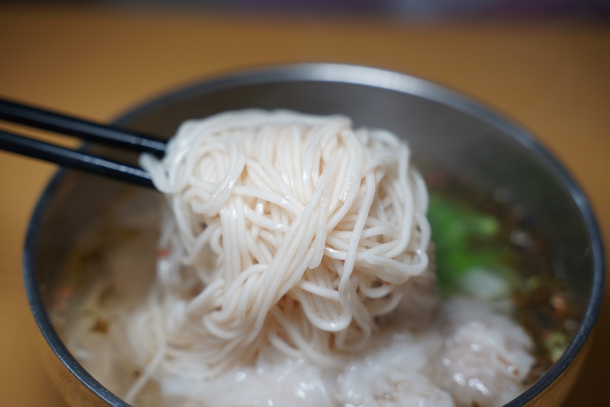 【桃園景福宮美食推薦】桃園在地70年潤餅老店 特殊咖哩蘿蔔絲+香氣四溢虎提海苔 阿和潤餅城
