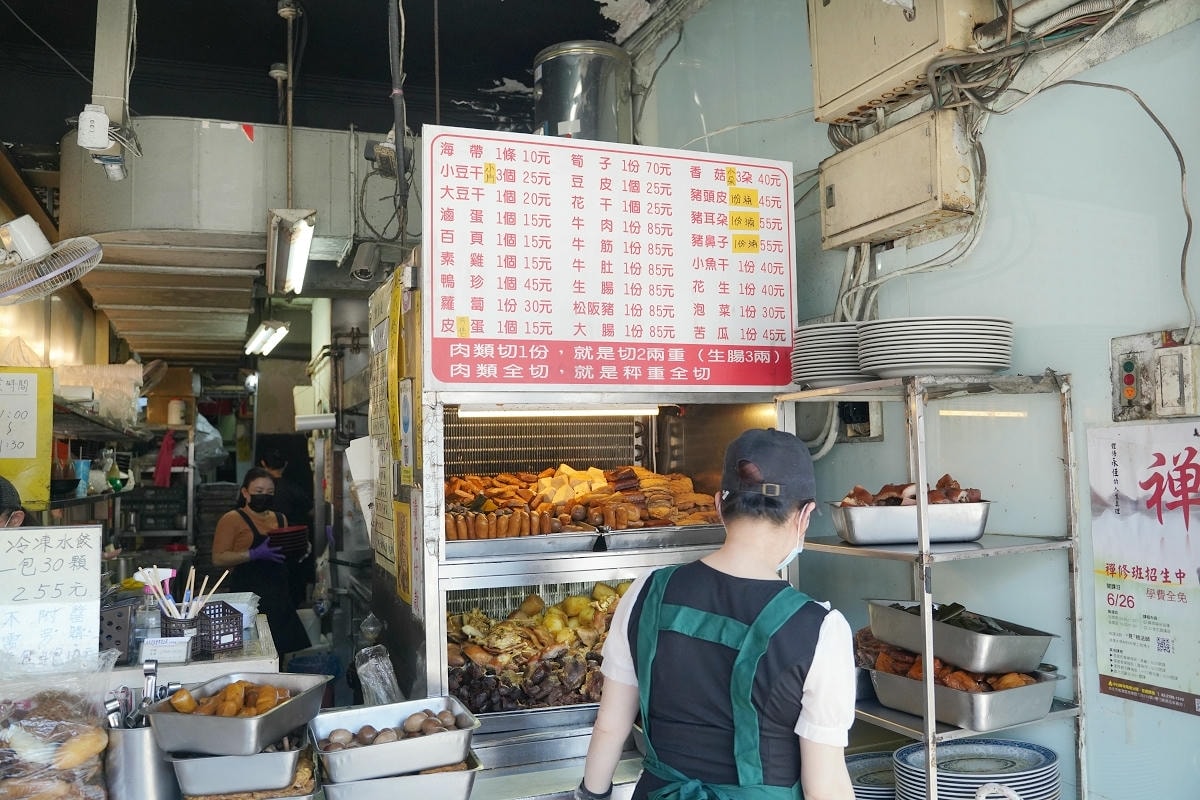 【北大荒水餃店】台北南港超人氣水餃店 巨無霸水餃乾拌熱麵大胃王最愛 創始於1990年燻醬滷 - 第2張圖 【北大荒水餃店】台北南港超人氣水餃店 巨無霸水餃乾拌熱麵大胃王最愛 創始於1990年燻醬滷