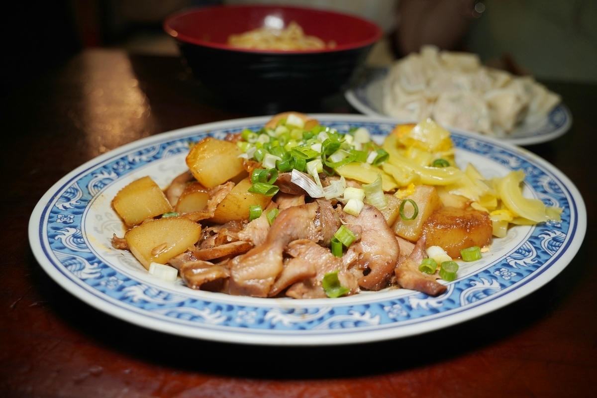 【北大荒水餃店】台北南港超人氣水餃店 巨無霸水餃乾拌熱麵大胃王最愛 創始於1990年燻醬滷 - 第13張圖 【北大荒水餃店】台北南港超人氣水餃店 巨無霸水餃乾拌熱麵大胃王最愛 創始於1990年燻醬滷