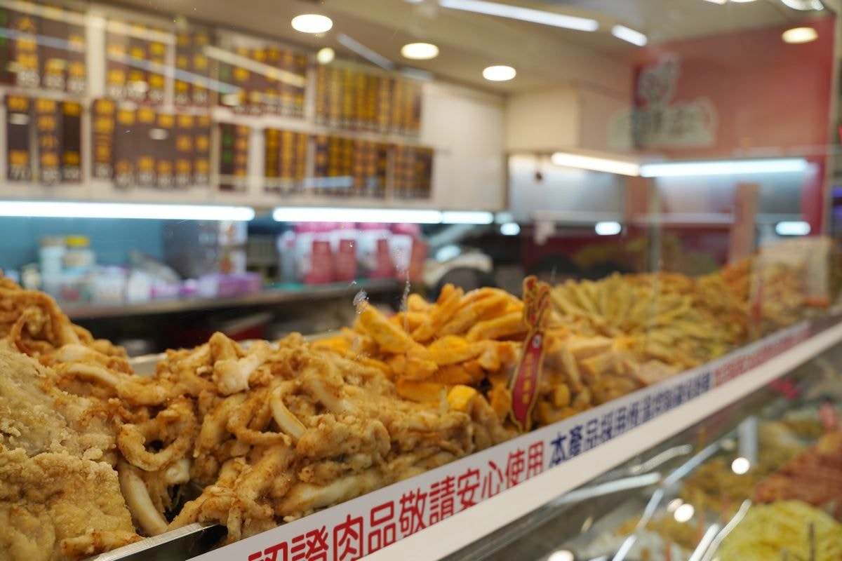 【臨江街觀光夜市宵夜推薦】臨江街夜市超人氣排隊美食 國外遊客最愛台灣美食 台灣塩酥雞通化直營店