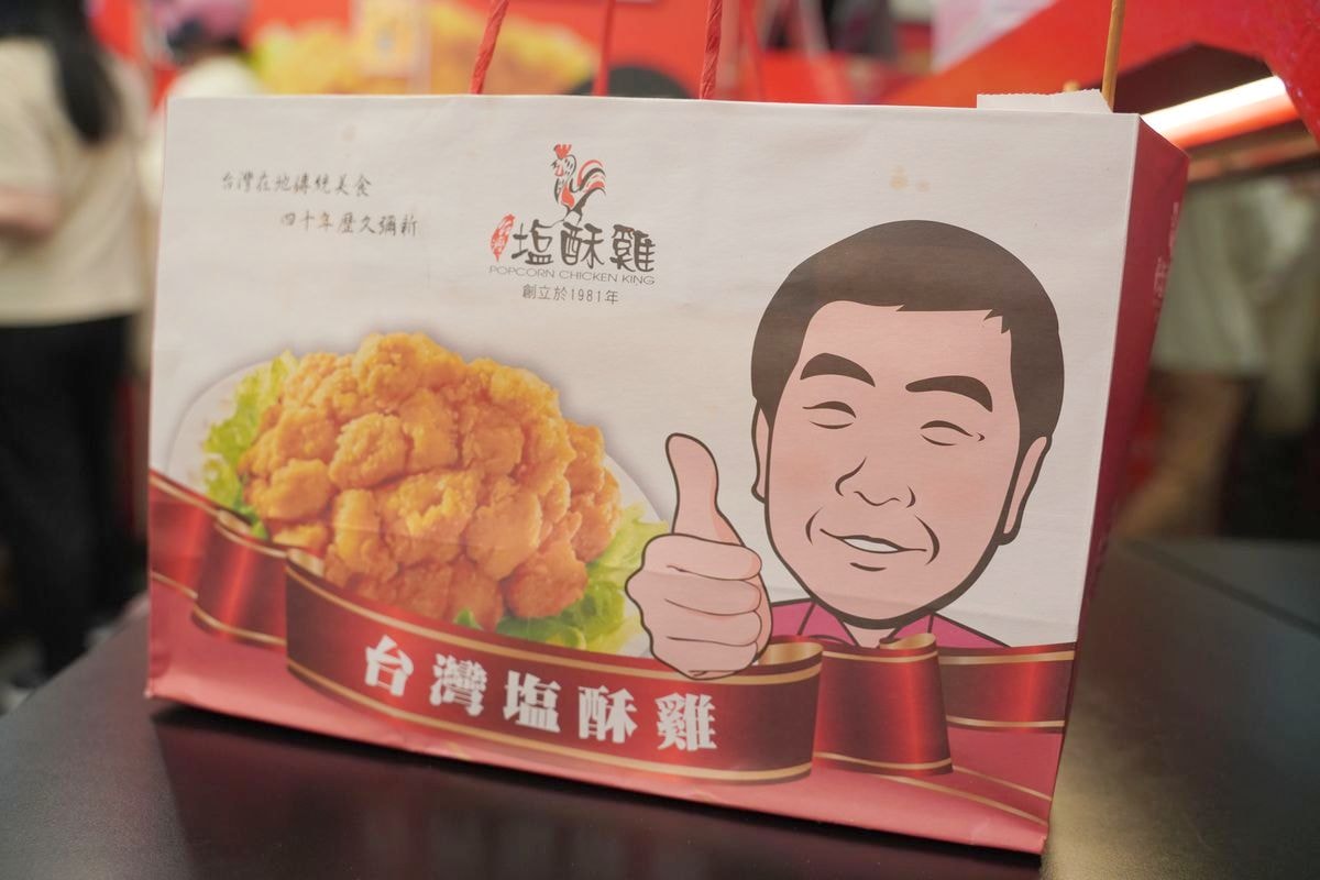 【臨江街觀光夜市宵夜推薦】臨江街夜市超人氣排隊美食 國外遊客最愛台灣美食 台灣塩酥雞通化直營店