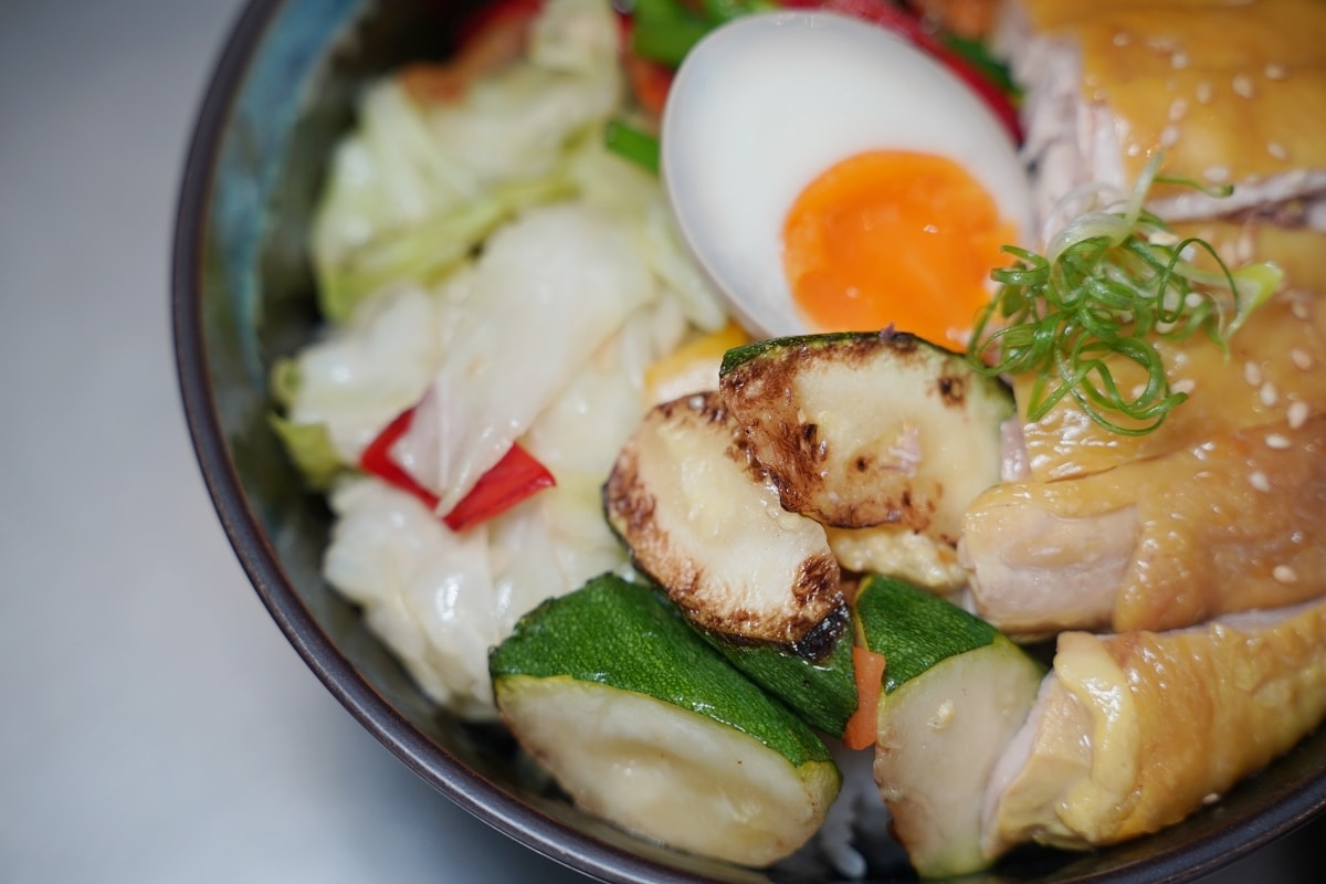 【內湖美食推薦】熟成CAS認證溫體雞 中西日式料理手法精緻豐富菜色 天菜溫泉雞