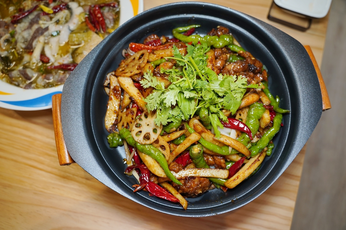 【桃園酸菜魚推薦】JC PARK 食尚廣場桃園春日館美食好選擇 濃郁爆香干鍋牛蛙美味必點 戲魚酸菜魚春日店