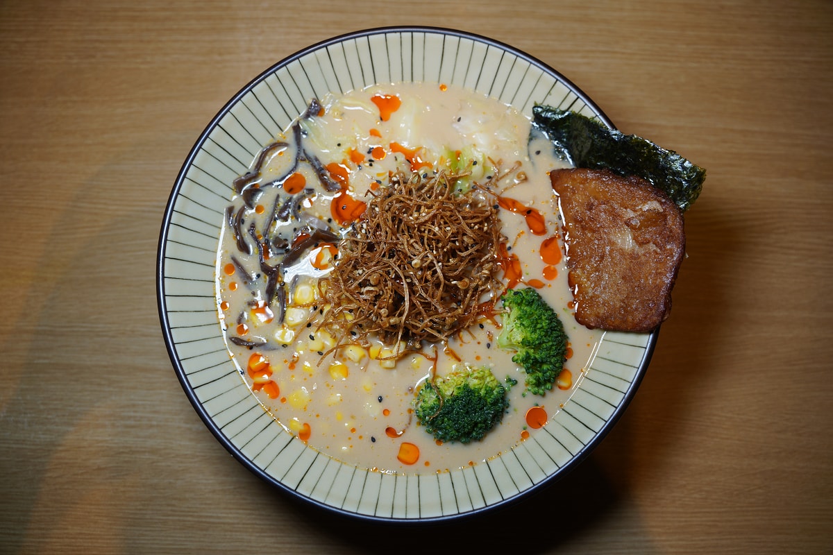 【香知有素】中原大學素食餐廳推薦 全桃園最好吃的素拉麵 內用限定免費加湯加麵超佛心