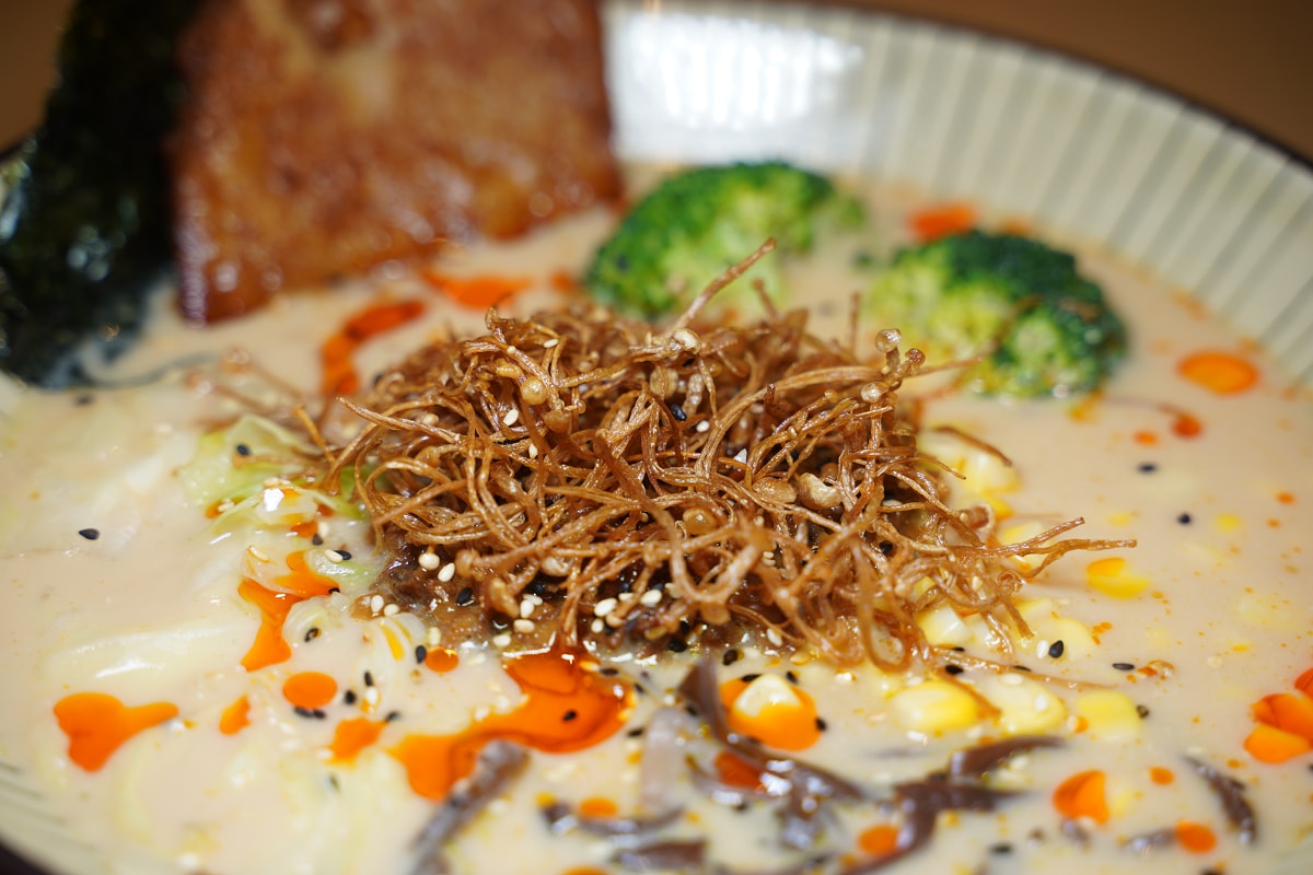 【香知有素】中原大學素食餐廳推薦 全桃園最好吃的素拉麵 內用限定免費加湯加麵超佛心