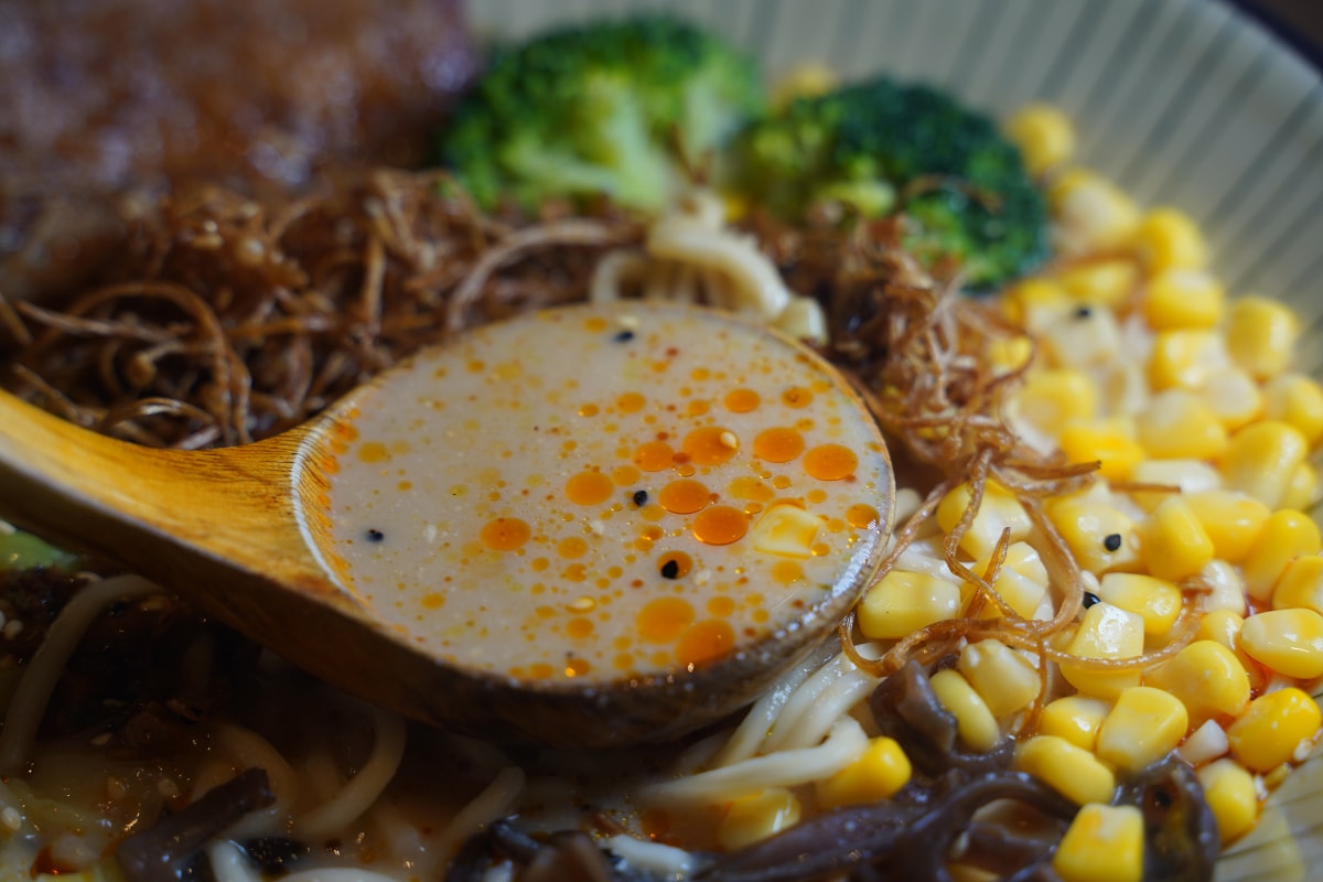 【香知有素】中原大學素食餐廳推薦 全桃園最好吃的素拉麵 內用限定免費加湯加麵超佛心