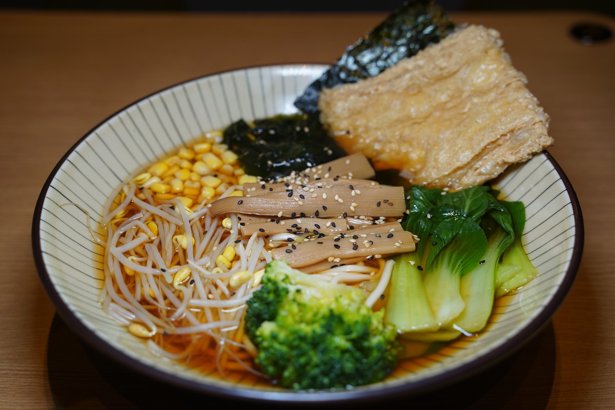【香知有素】中原大學素食餐廳推薦 全桃園最好吃的素拉麵 內用限定免費加湯加麵超佛心
