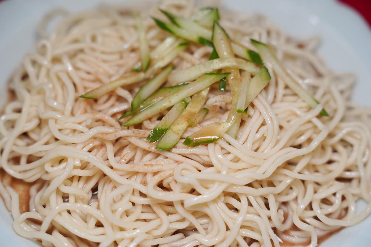 【桃園涼麵推薦】桃園人從小吃到大 學生必吃回憶美食 桃園名產可口涼麵總店