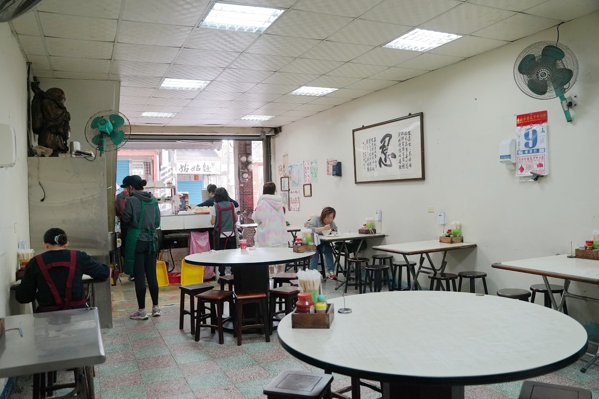 【大溪麵店推薦】大溪老街傳承三代60年老店 銅板美食擔仔麵/陽春麵/油豆腐必點 達摩麵店