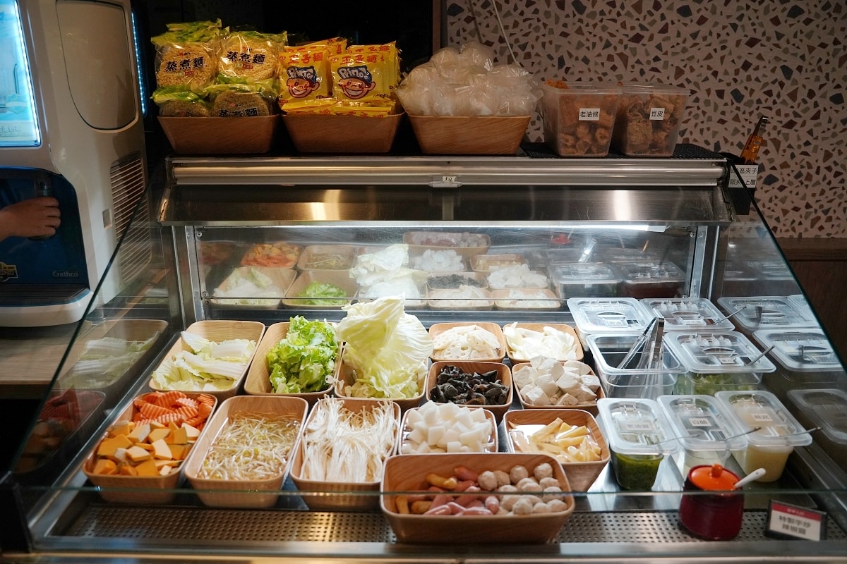 【新竹埔頂美食推薦】新竹好市多周邊超人氣火鍋店 豐富自助吧無限量供應吃到飽 愛華火鍋
