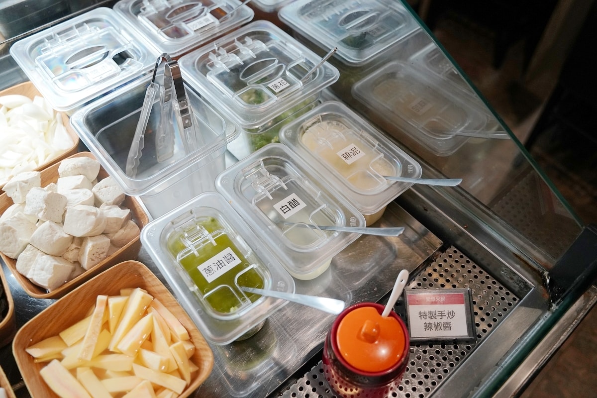 【新竹埔頂美食推薦】新竹好市多周邊超人氣火鍋店 豐富自助吧無限量供應吃到飽 愛華火鍋