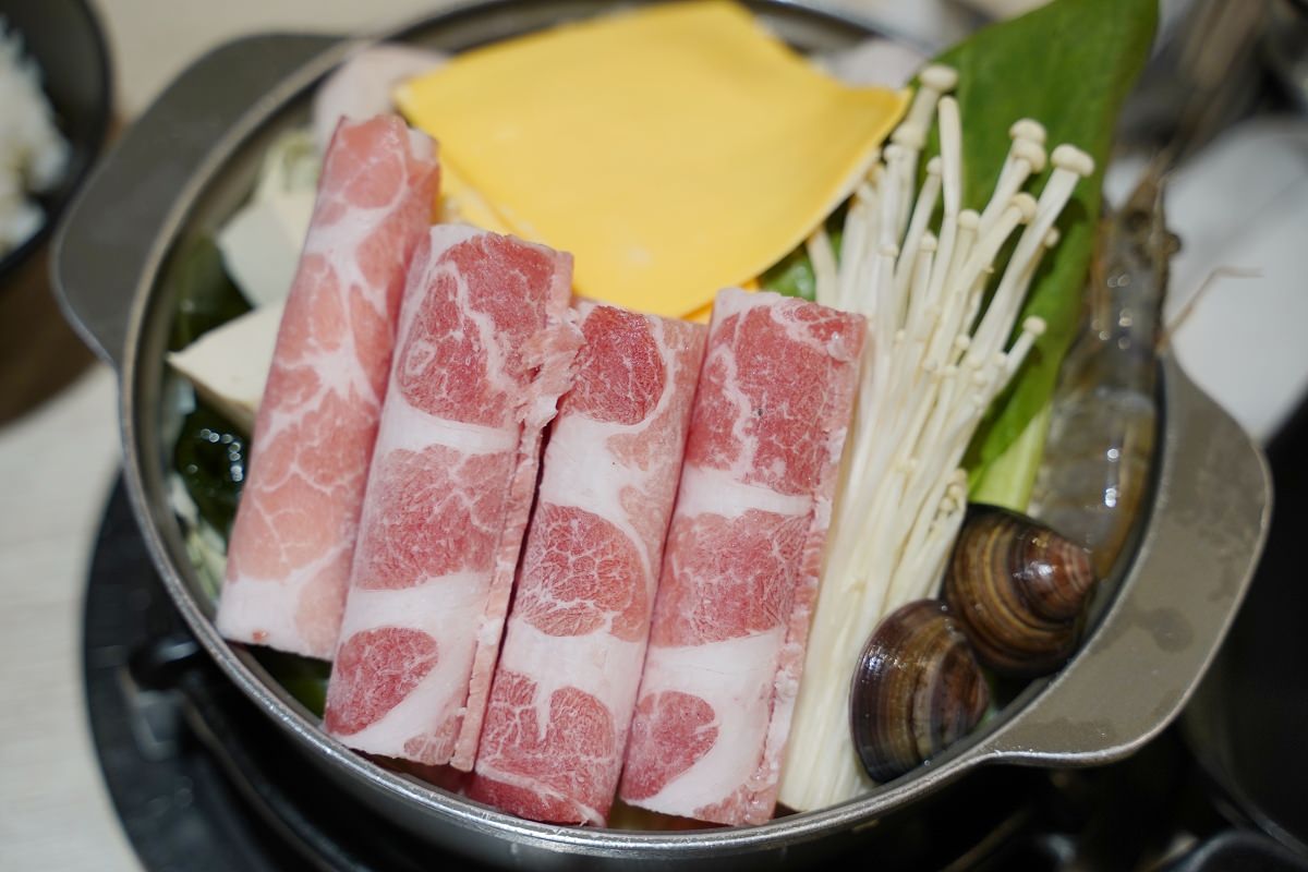 【內壢小火鍋推薦】內壢中華路聚餐好選擇 豐富自助吧滷肉飯王子麵冰淇淋吃到飽 貝貝鍋精緻小火鍋