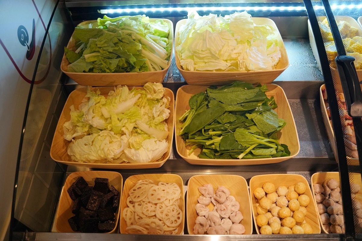 【台北內湖鍋物推薦】西湖平價小火鍋好選擇 蔬菜火鍋料冰品白飯飲料無限量供應 老先覺功夫窯燒鍋台北西湖店