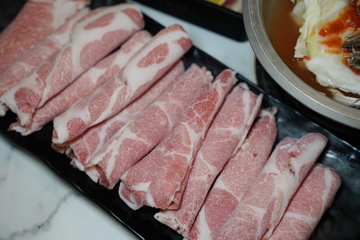 【台北內湖鍋物推薦】西湖平價小火鍋好選擇 蔬菜火鍋料冰品白飯飲料無限量供應 老先覺功夫窯燒鍋台北西湖店