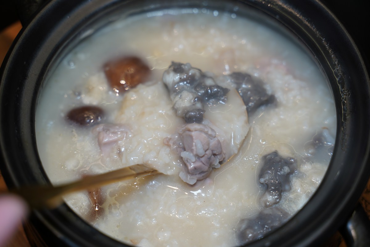 【台北砂鍋粥推薦】王品首間砂鍋料理落腳捷運中山站 首創「金龍、銀鳳、琥珀」三大粥底 朝粥幫砂鍋粥與中華料理台北南京東店