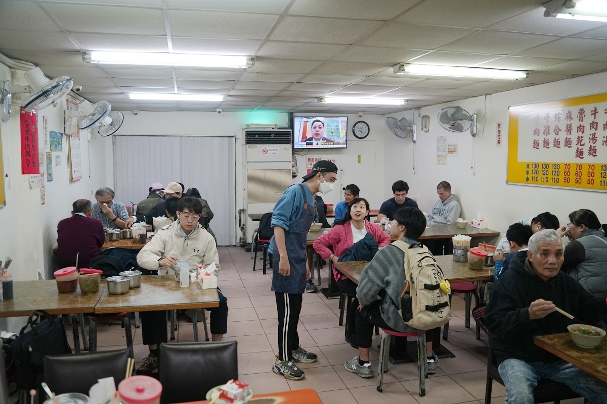 【台北萬華牛肉麵推薦】24小時營業 Google評價4.2顆星19000則評論 富宏牛肉麵