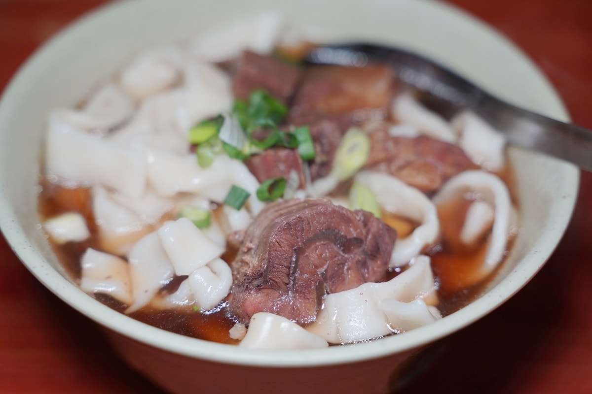 【台北萬華牛肉麵推薦】24小時營業 Google評價4.2顆星19000則評論 富宏牛肉麵