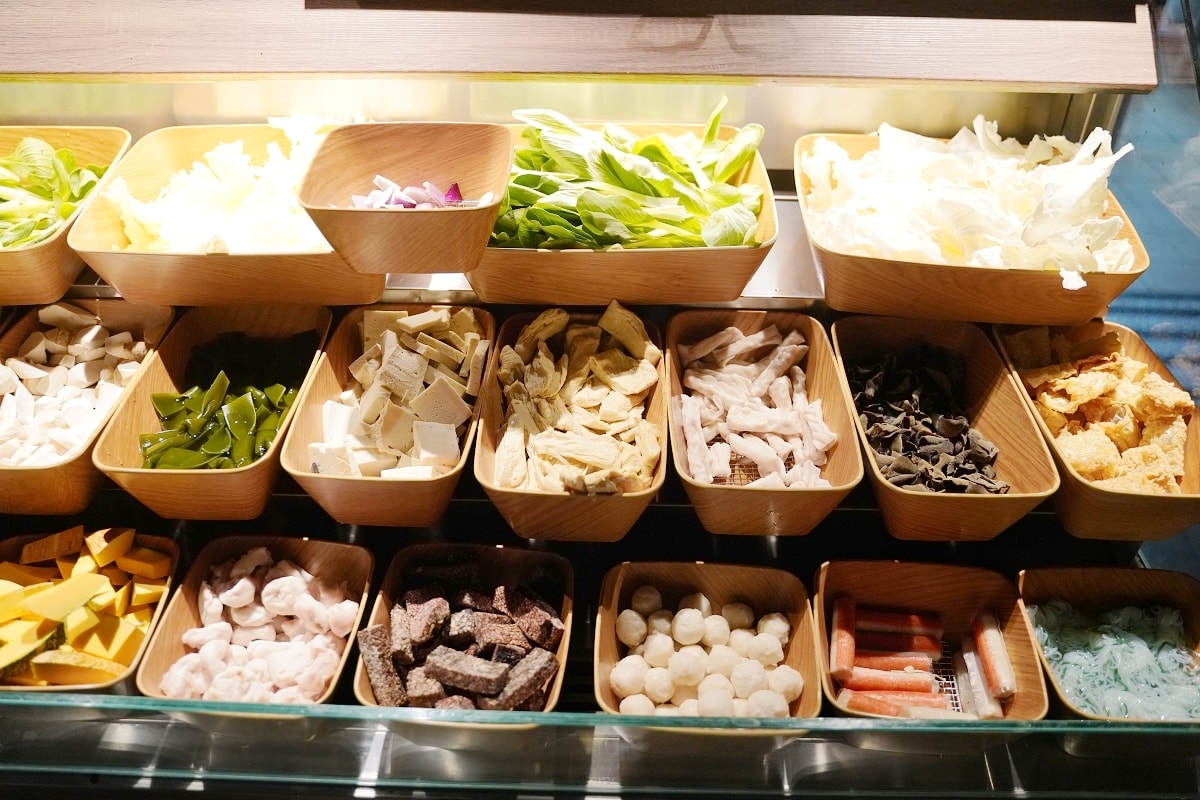 【台中美術園道美食推薦】全台唯一產地直送鮮蔬吃到飽火鍋店 調製獨門醬汁湯底 論石間鍋物台中國美店