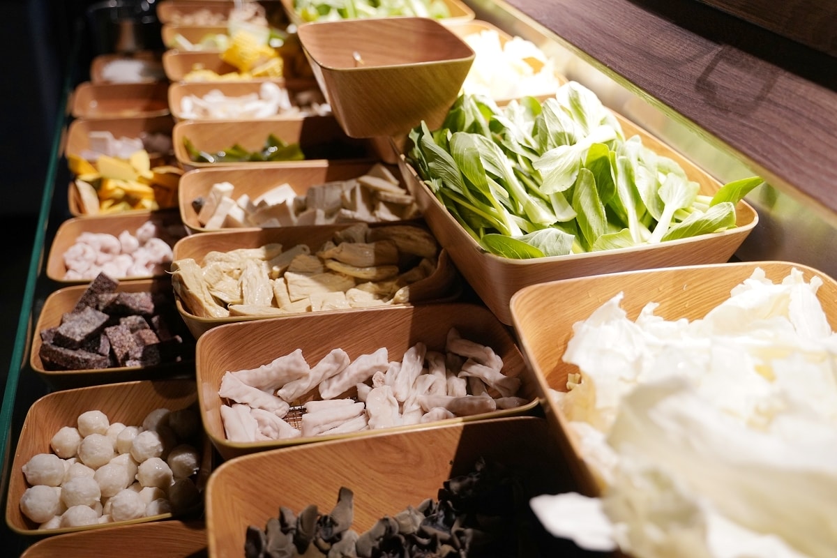 【台中美術園道美食推薦】全台唯一產地直送鮮蔬吃到飽火鍋店 調製獨門醬汁湯底 論石間鍋物台中國美店