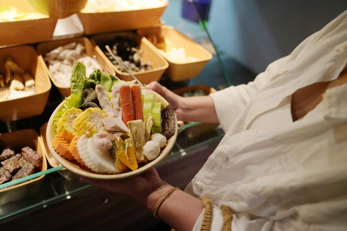 【台中美術園道美食推薦】全台唯一產地直送鮮蔬吃到飽火鍋店 調製獨門醬汁湯底 論石間鍋物台中國美店