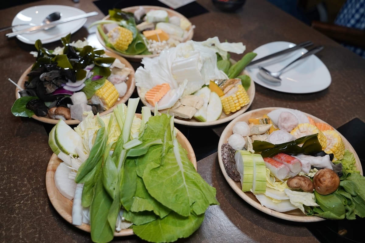【台中美術園道美食推薦】全台唯一產地直送鮮蔬吃到飽火鍋店 調製獨門醬汁湯底 論石間鍋物台中國美店