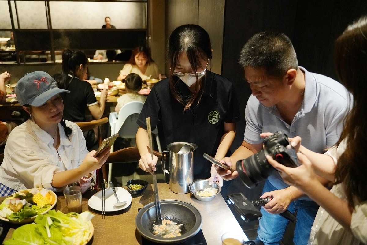 【台中美術園道美食推薦】全台唯一產地直送鮮蔬吃到飽火鍋店 調製獨門醬汁湯底 論石間鍋物台中國美店