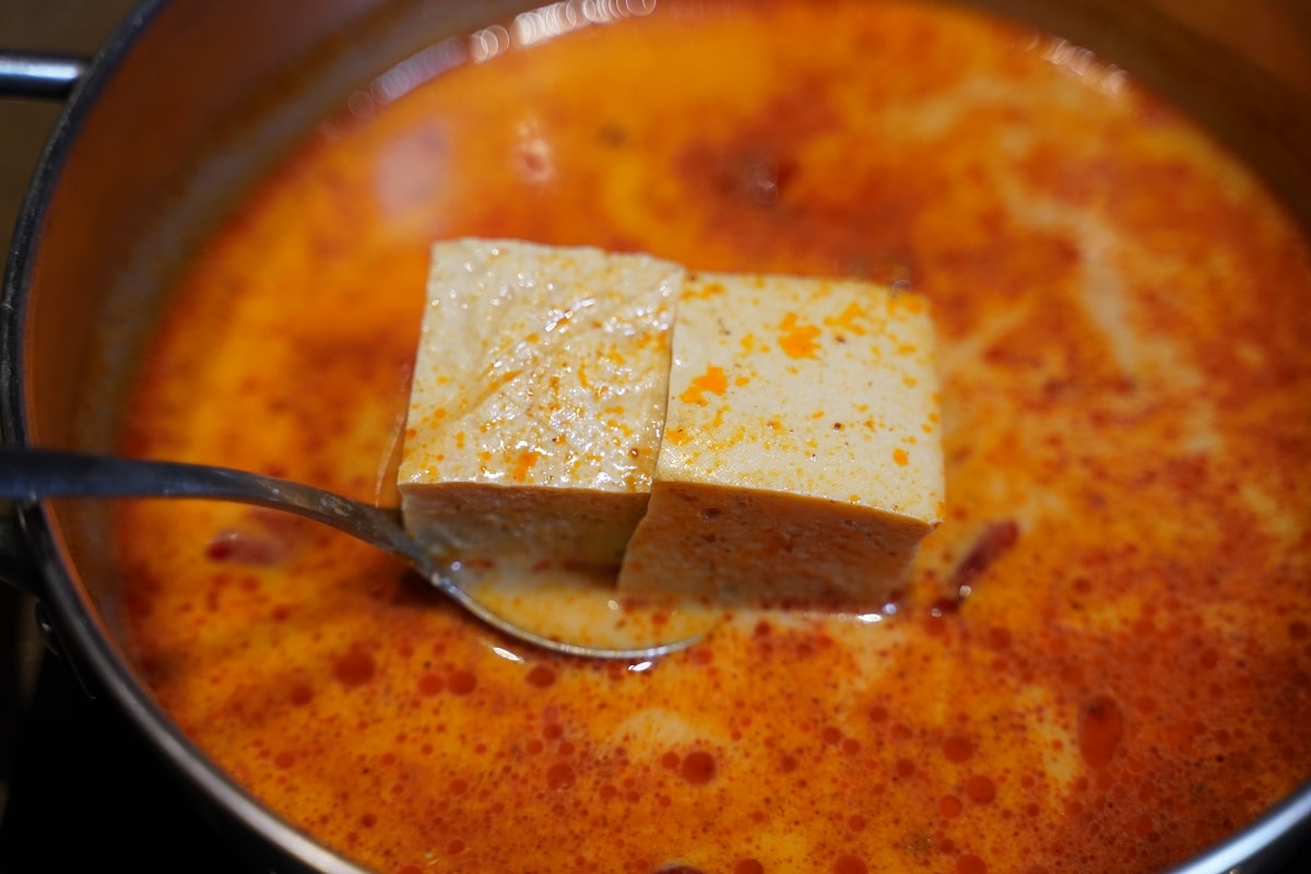 【台中美術園道美食推薦】全台唯一產地直送鮮蔬吃到飽火鍋店 調製獨門醬汁湯底 論石間鍋物台中國美店