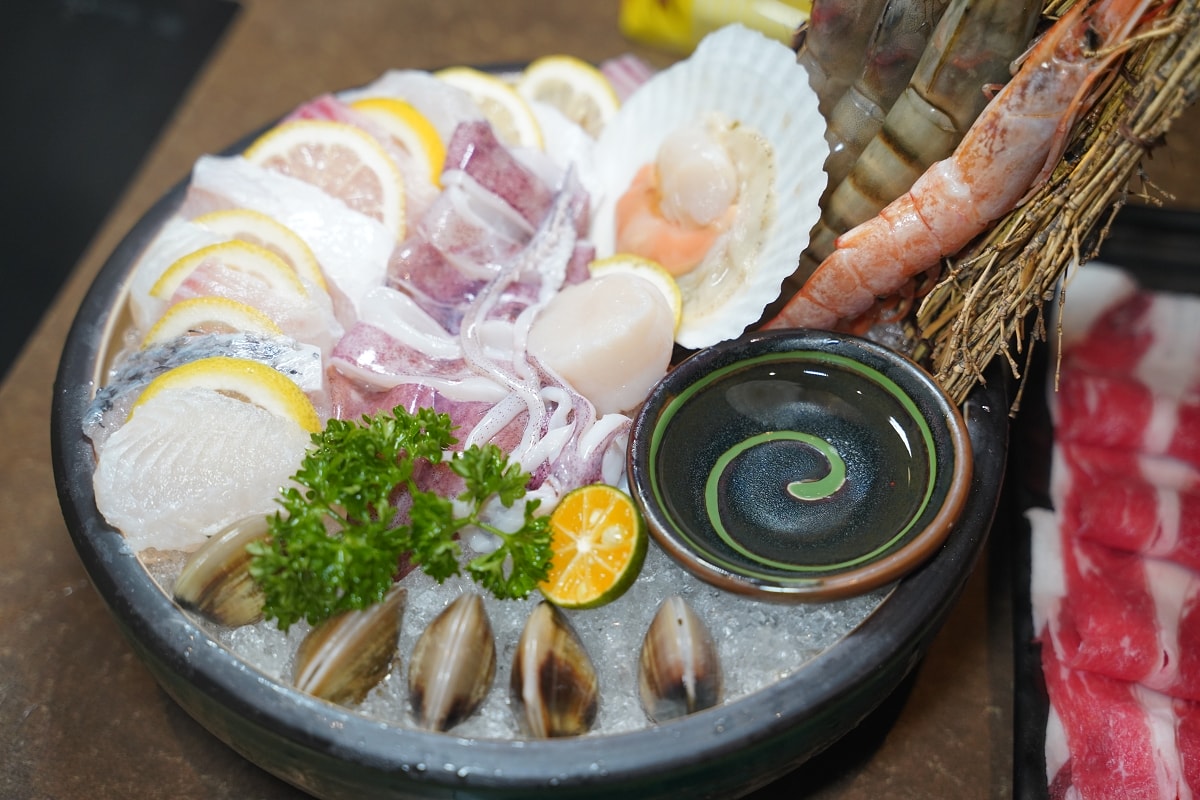 【台中美術園道美食推薦】全台唯一產地直送鮮蔬吃到飽火鍋店 調製獨門醬汁湯底 論石間鍋物台中國美店