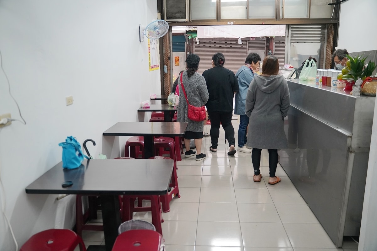 【龍岡越南法國麵包推薦】忠貞市場超浮誇巨無霸份量 阿銘越南法國麵包(原阿箴越南法國麵包)