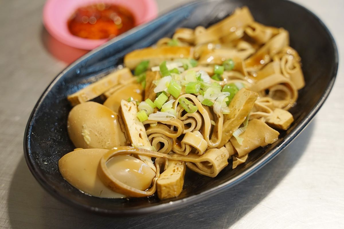 【龍潭小吃推薦】鄰近龍潭大池/菱潭街興創基地 龍潭在地人美食口袋名單 郭記麵館