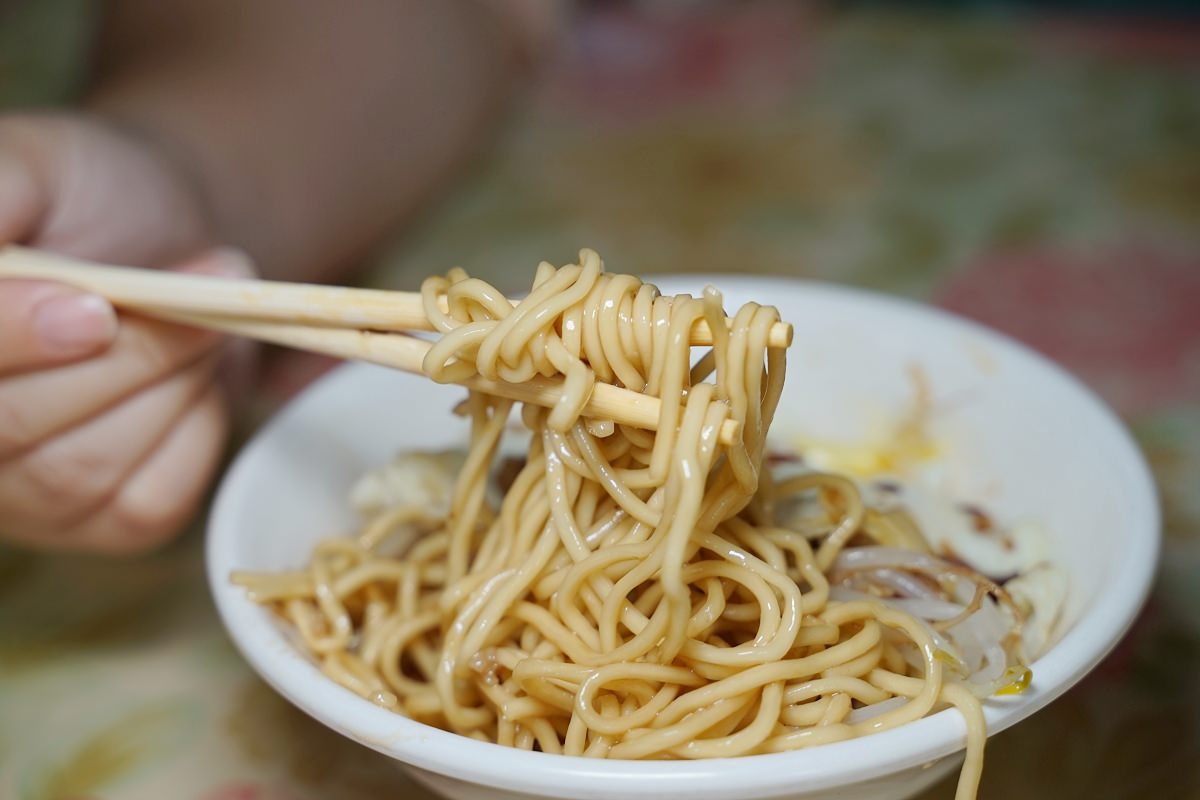 【台中中美街早餐推薦】台中古早味炒麵+綜合湯早餐店 無招牌在地隱藏版中式早餐