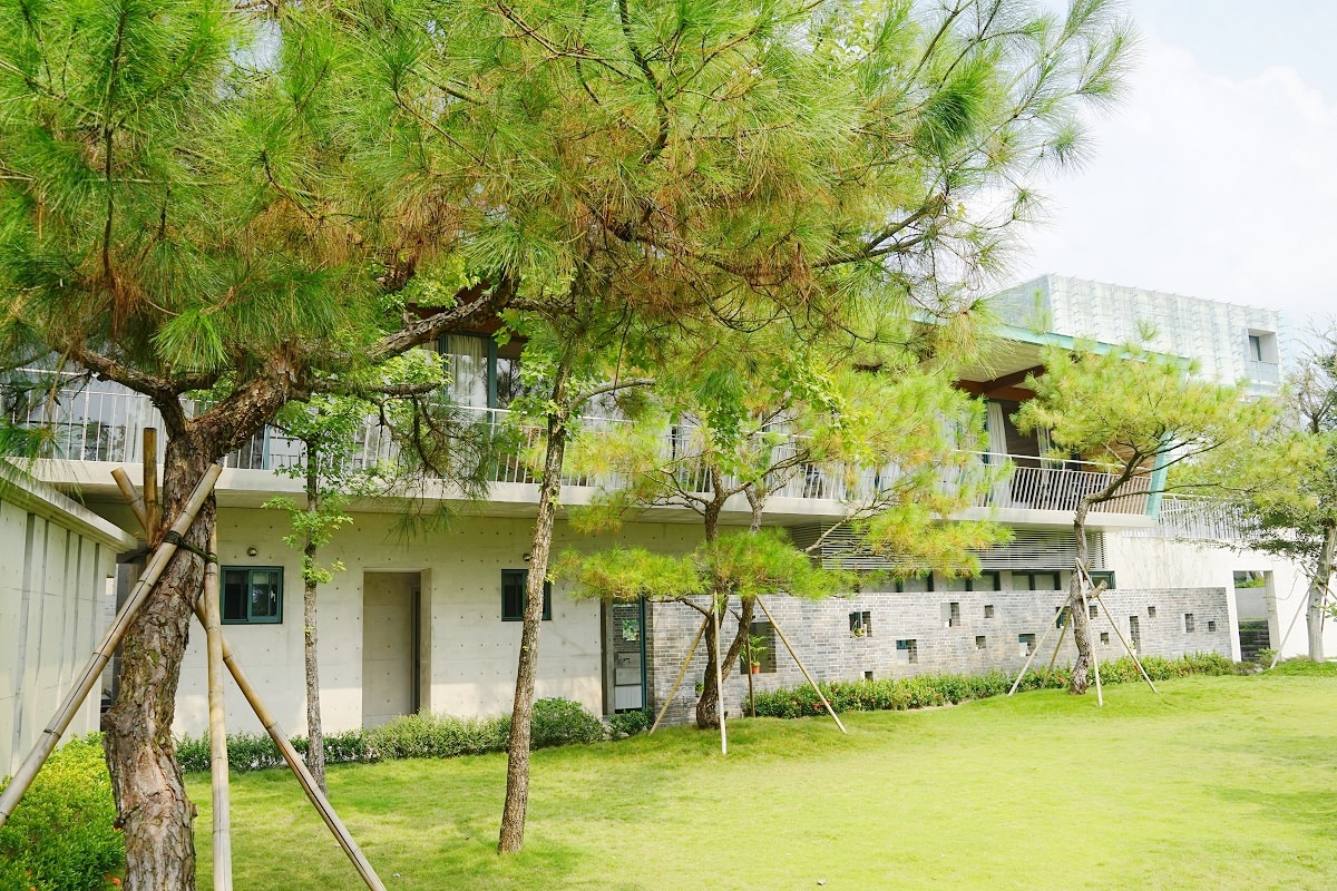 【南投草屯免費景點推薦】臺灣建築首獎網美清水模風格 南投預約制私人寫實美術館 毓繡美術館