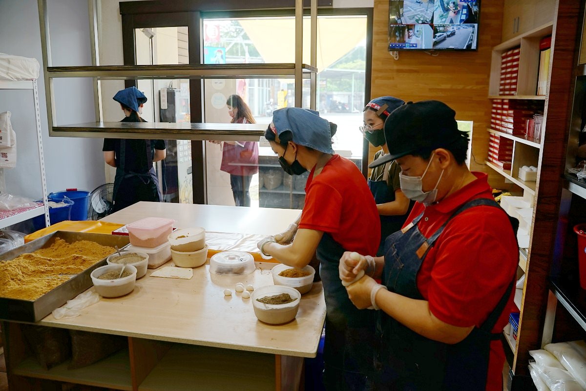 【南投草屯伴手禮推薦】草屯在地50年麻糬老店 美味必吃XO辣味干貝麻糬 方愫馨麻糬工坊旗艦店