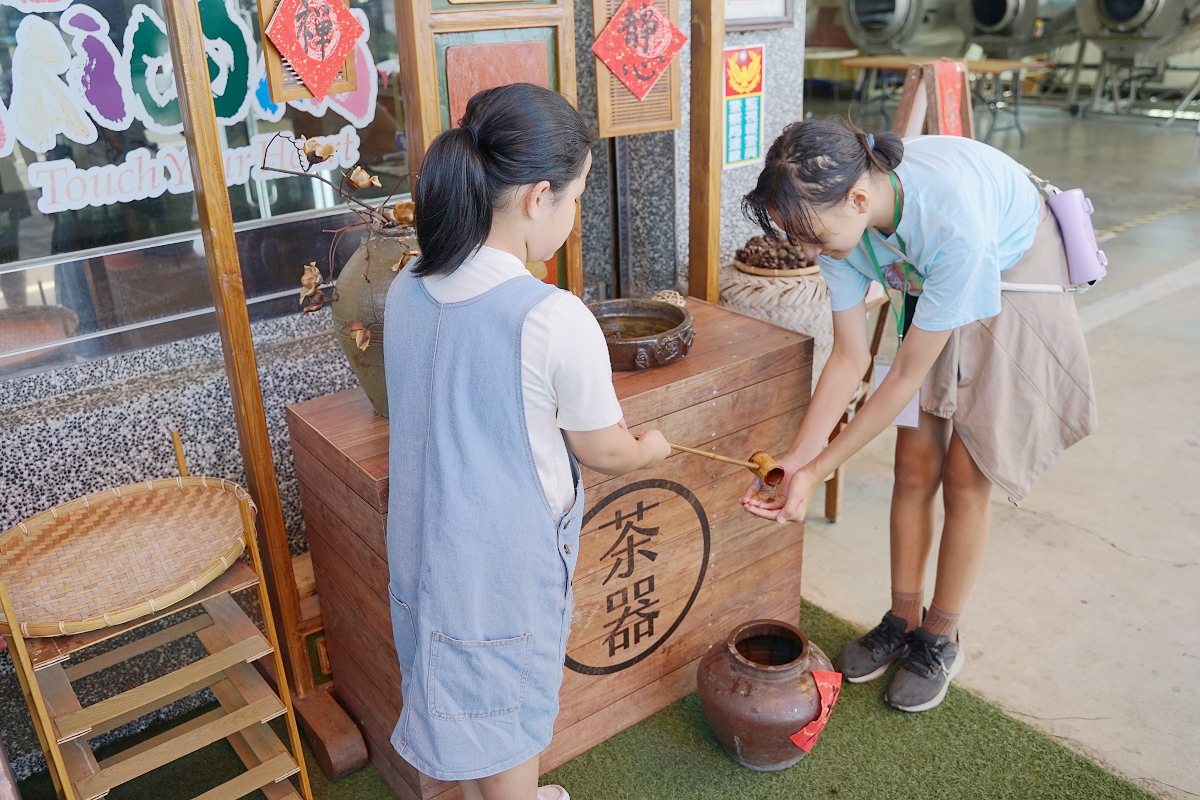 【南投名間行程景點推薦】茶園風情體驗採茶姑娘拍美照 茶廠揉茶品茶大考驗 泉發茶廠