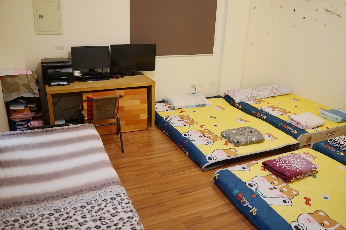 【南投名間平價民宿推薦】特色三角小木屋 南投名間茶園美景 允美茶棧民宿