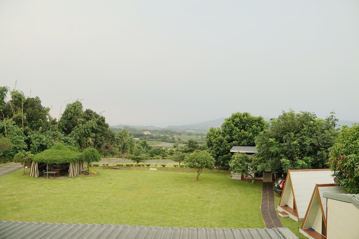 【南投名間平價民宿推薦】特色三角小木屋 南投名間茶園美景 允美茶棧民宿