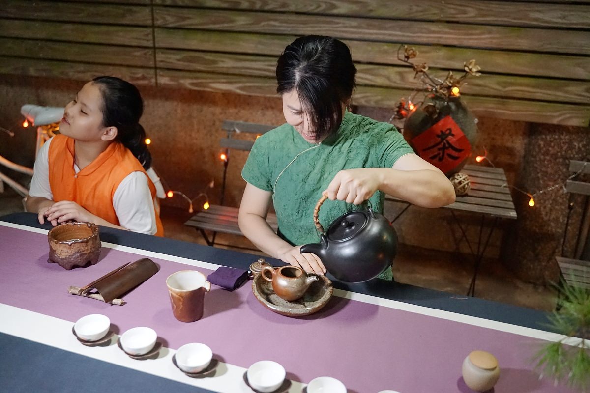 【南投名間行程景點推薦】茶園風情體驗採茶姑娘拍美照 茶廠揉茶品茶大考驗 泉發茶廠