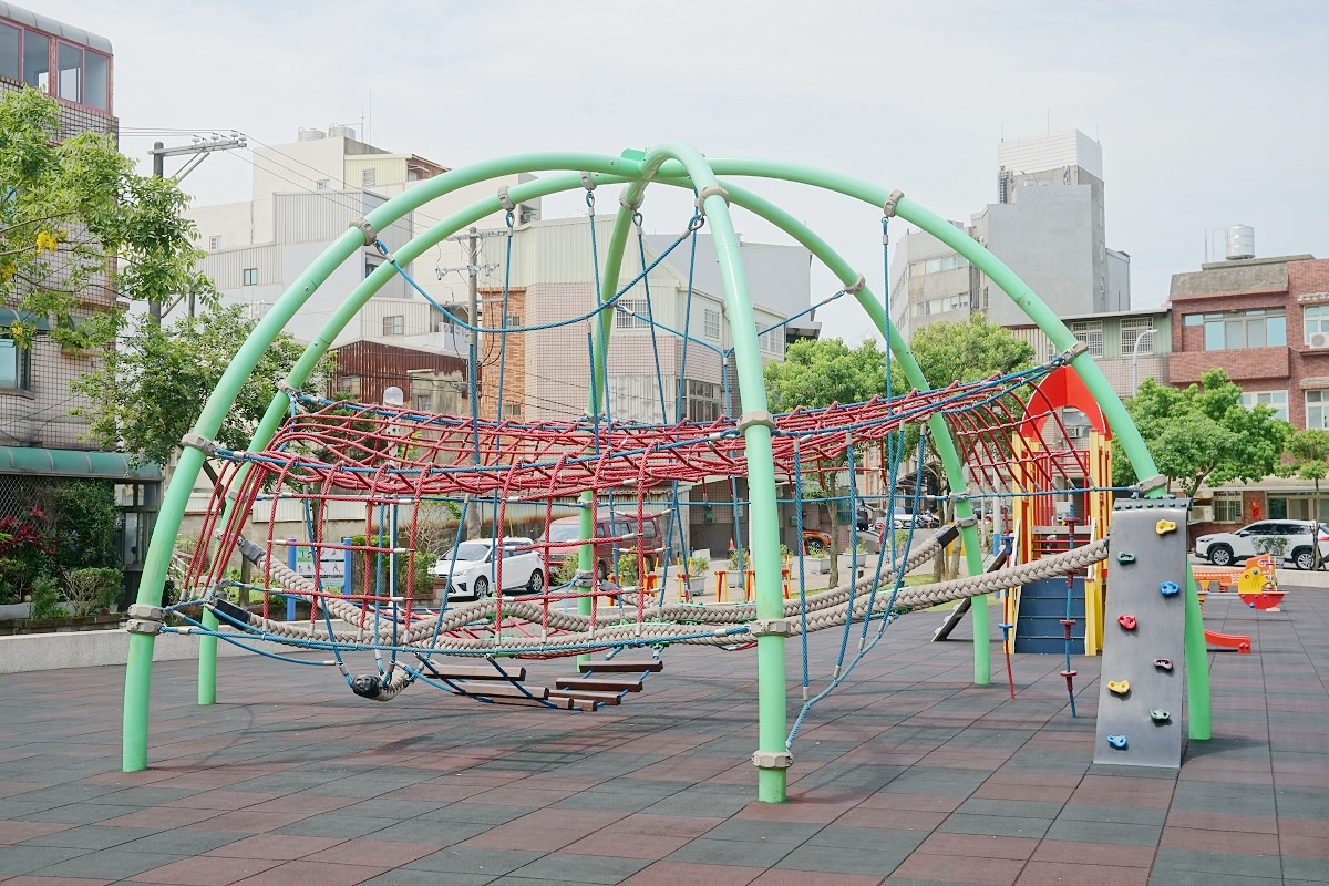 【大園兒童遊戲區推薦】大園免費親子景點好選擇 大型攀爬架/溜滑梯/翹翹板 大園兒二兒童公園