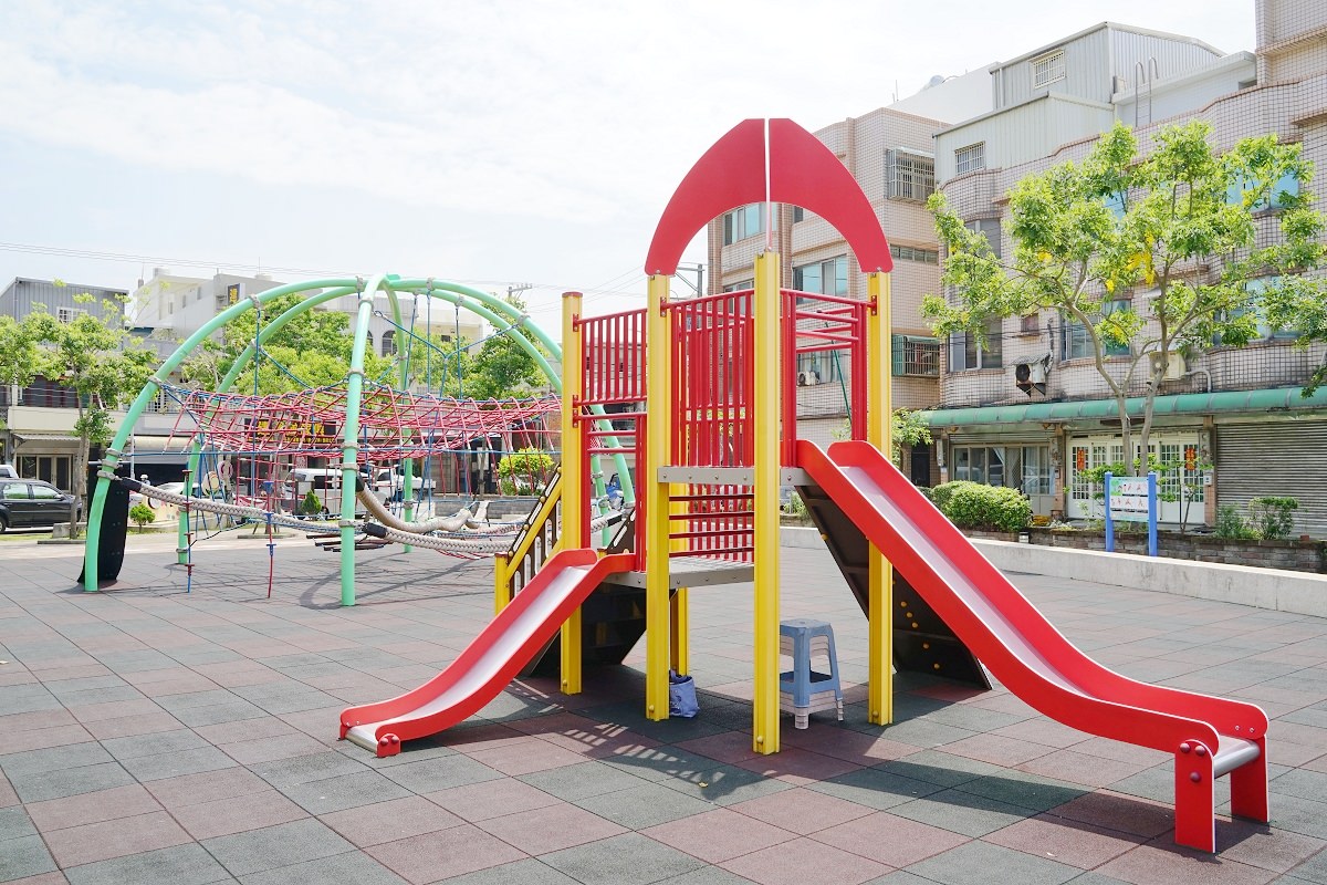 【大園兒童遊戲區推薦】大園免費親子景點好選擇 大型攀爬架/溜滑梯/翹翹板 大園兒二兒童公園